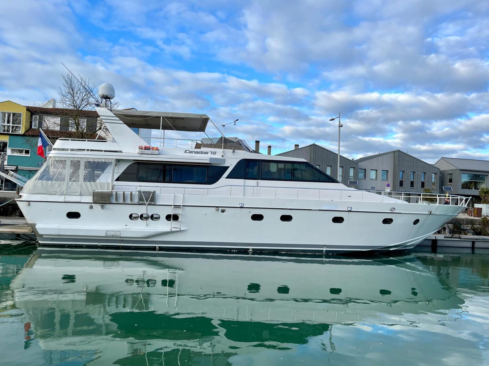 Bateau-hôtel Yacht Aquamarina Vieux Port La Rochelle